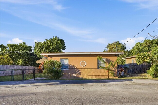 Building Photo - 2445 SW 18th St