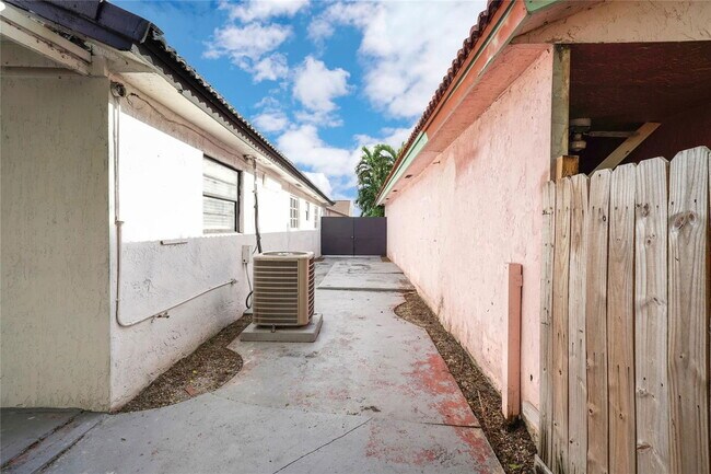 Building Photo - 2769 W 74th Terrace
