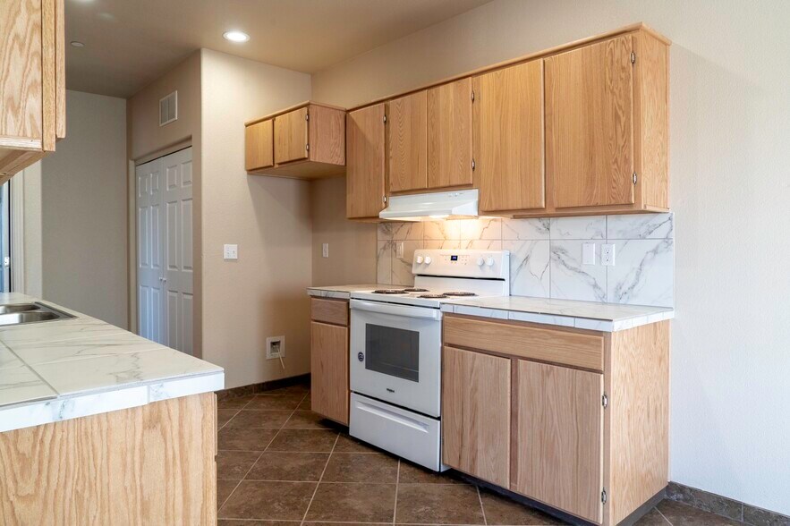 Building Photo - 2878 Jamaica Blvd S