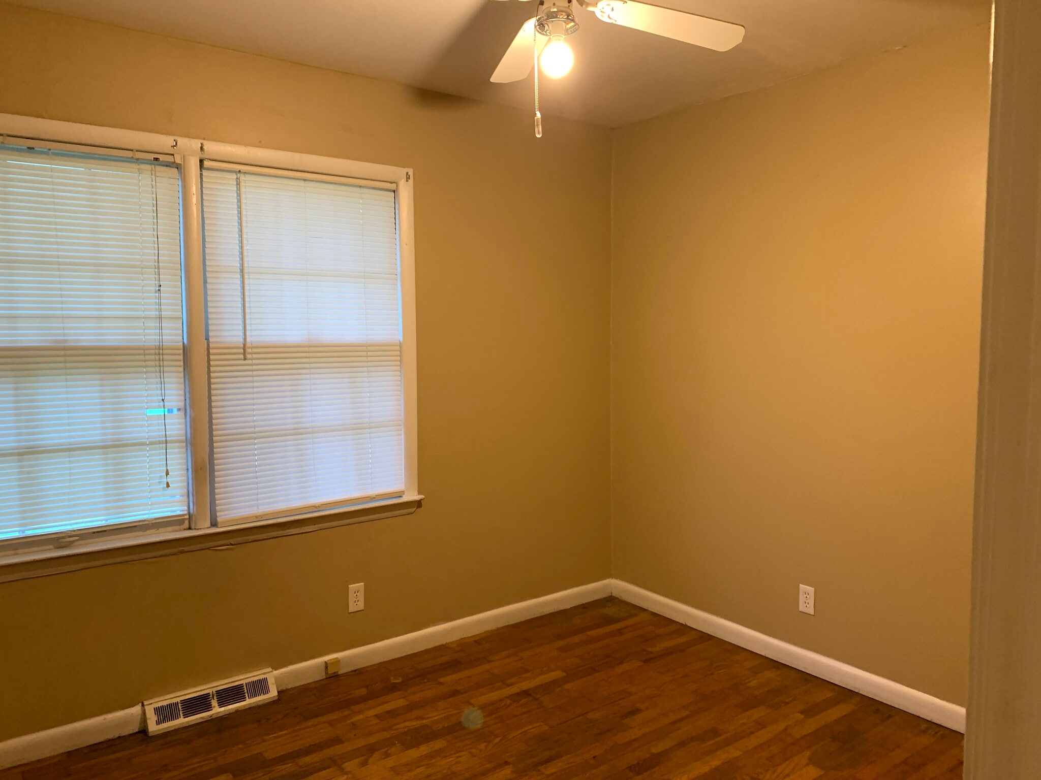 Building Photo - 272 Liverpool Rd