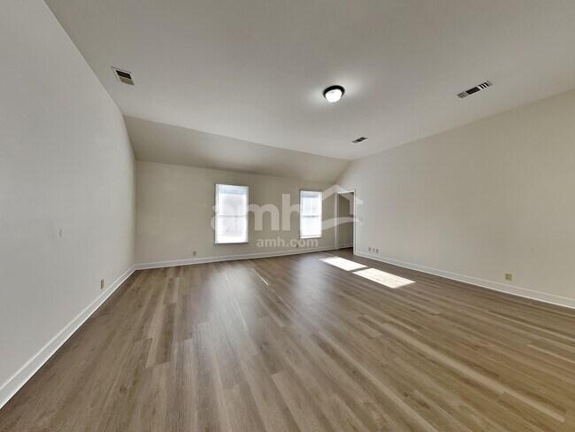 Building Photo - 7012 Poplar Creek Trce