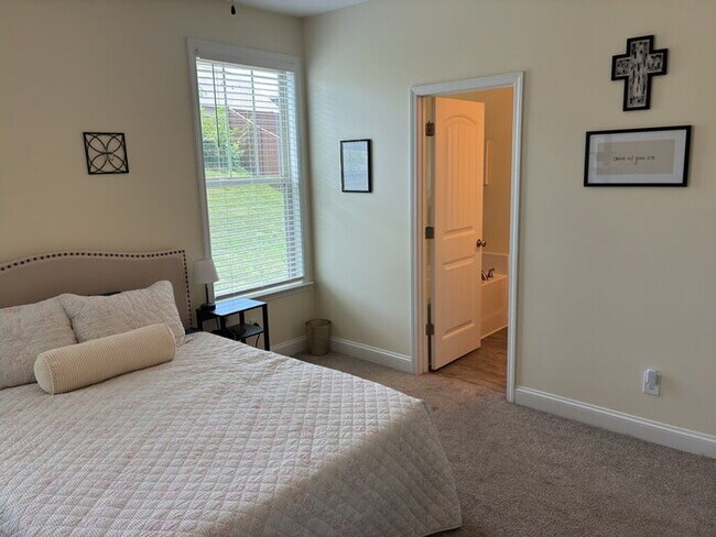 Building Photo - "Charming 3-Bedroom Home with 2 Full Baths in Greenville's Forest Ridge!"