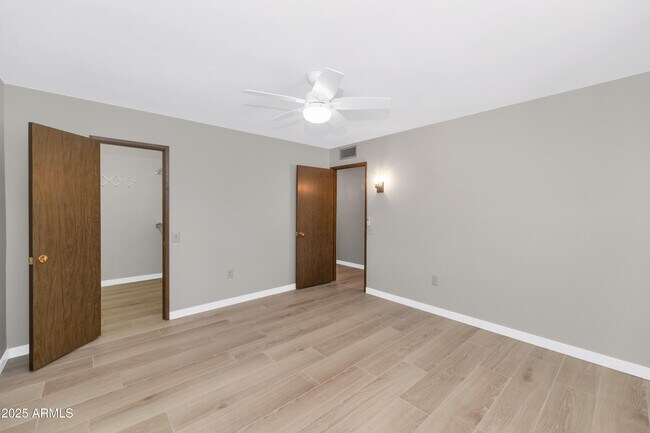 Building Photo - 17227 N Country Club Dr