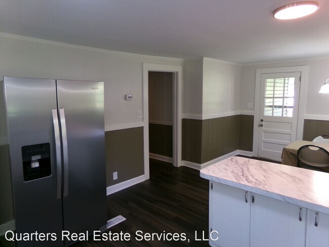 Building Photo - 2 br, 1 bath House - 780 S Peace Haven Road