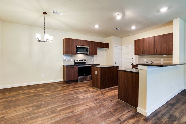 Primary Photo - AVAILABLE NOW! GORGEOUS 4 BEDROOM DUPLEX L...