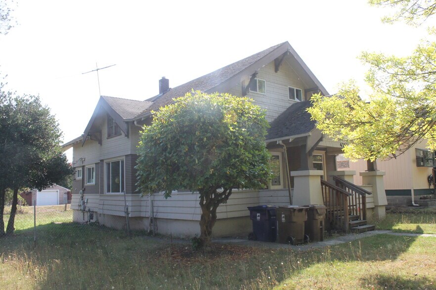 Building Photo - 4315 Yakima Ave