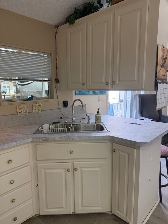 Building Photo - Mobile Home in Sarasota Lakes and Rv