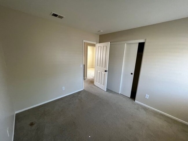 Building Photo - Rolling Hills Ranch! Spacious 4 Bedroom 2....
