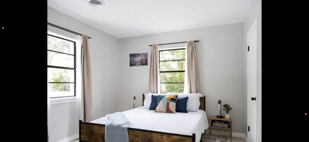 Building Photo - 2001 N 61st Ave