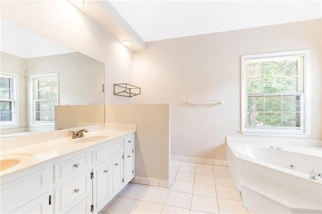 Building Photo - 919 Bridgegate Dr NE