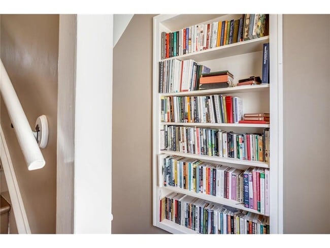 Building Photo - 3521 Girard Ave S