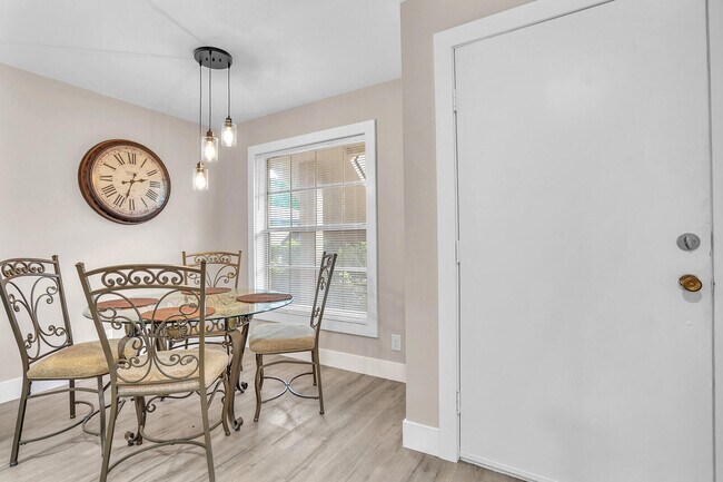 Building Photo - 13719 Via Aurora