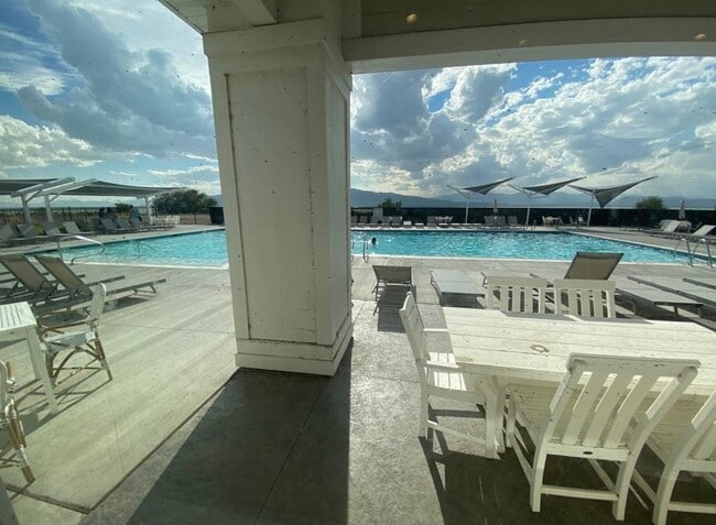 Building Photo - 523 N 310 W