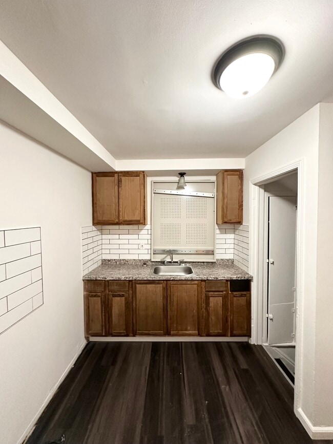 Building Photo - 18071 Albion Ave