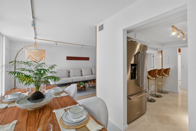 Building Photo - 2401 Collins Ave