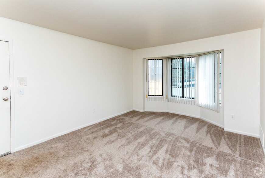 Ashton Pines 1049 N Oakland Blvd Waterford MI 48327 Apartment Finder