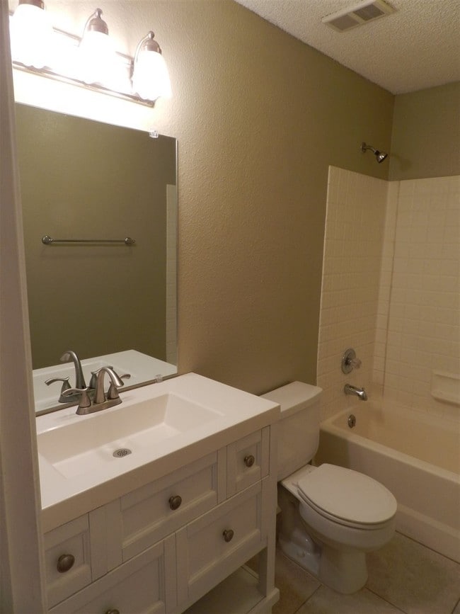 Building Photo - 2388 Parrot Ln