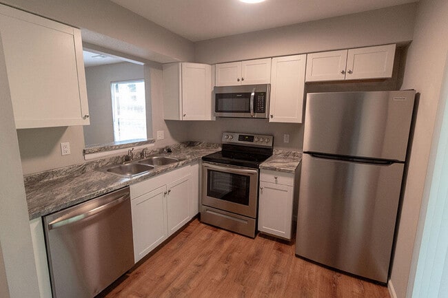 Building Photo - 4620 W Bainbridge Dr