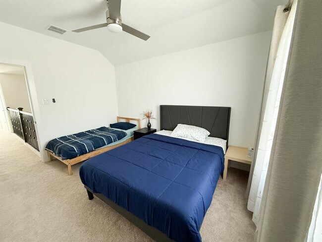 Building Photo - 4418 Hannover Wy