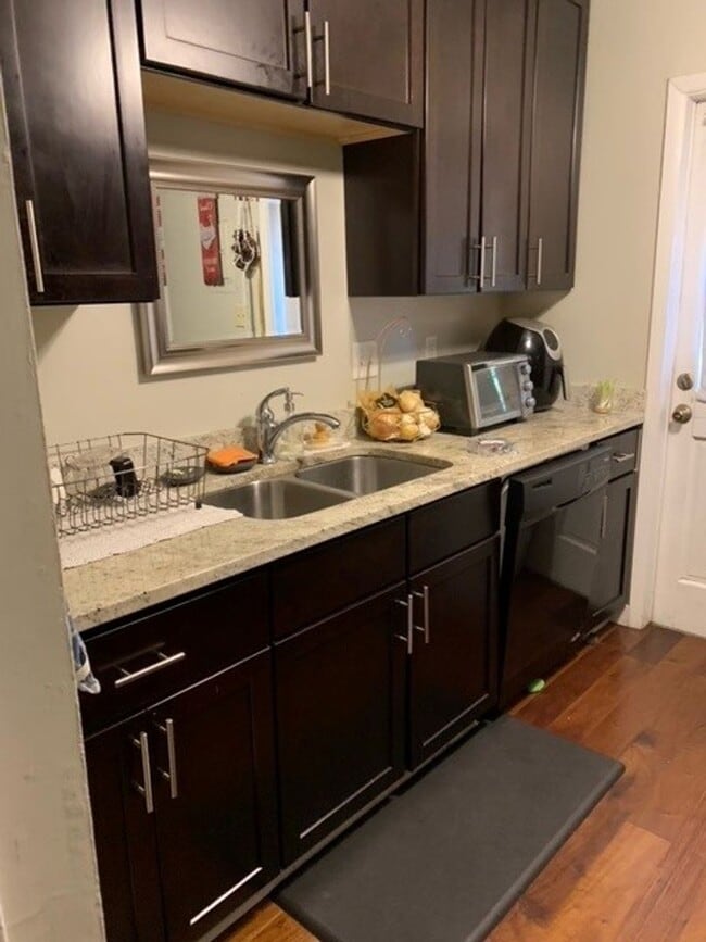 Building Photo - 173R