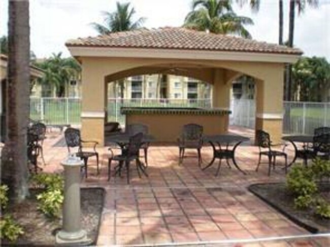 Building Photo - 2640 S University Dr