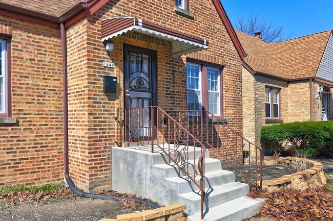 Building Photo - 1644 N 73rd Ct