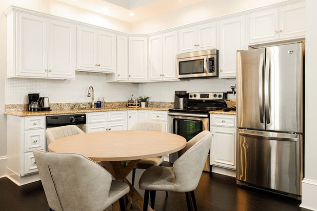 Building Photo - 1354 Broadway-SI ID1056136P