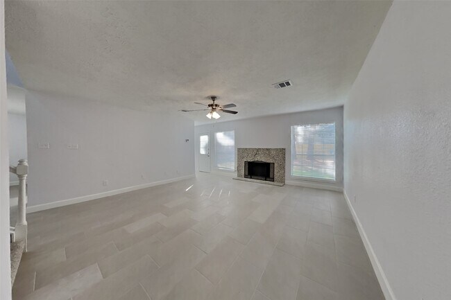 Building Photo - 18819 Sandia Pines Dr