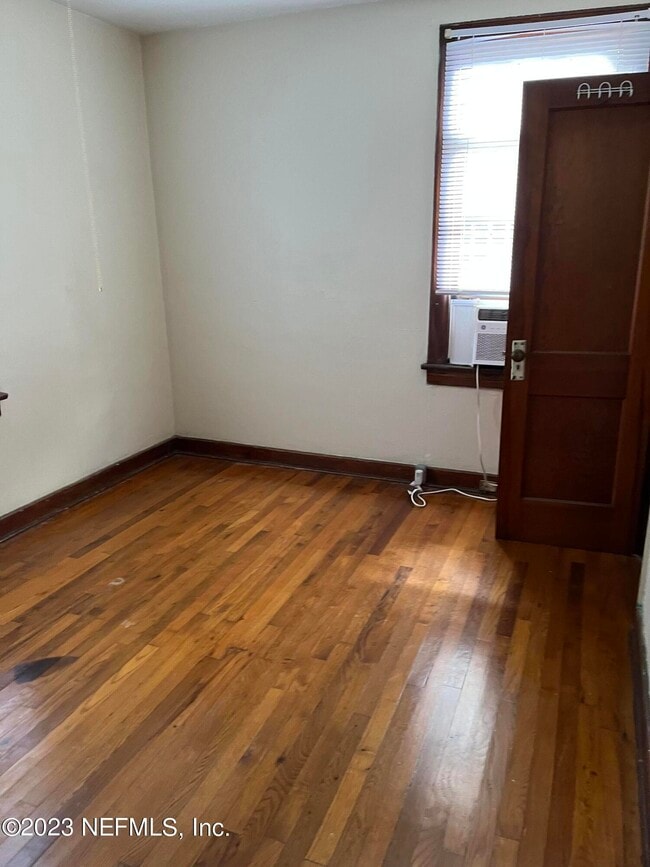 Building Photo - 825 Goodwin St