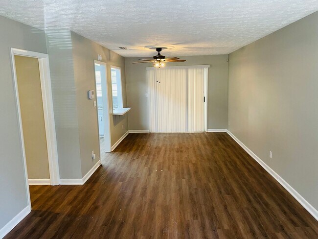 Building Photo - Duplex near Lake Jackson