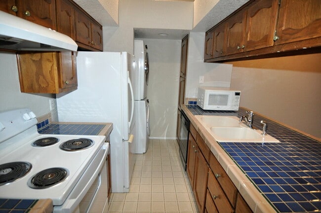 Building Photo - "Adorable 2-1 Duplex with Character, Comfort, and Charm!"