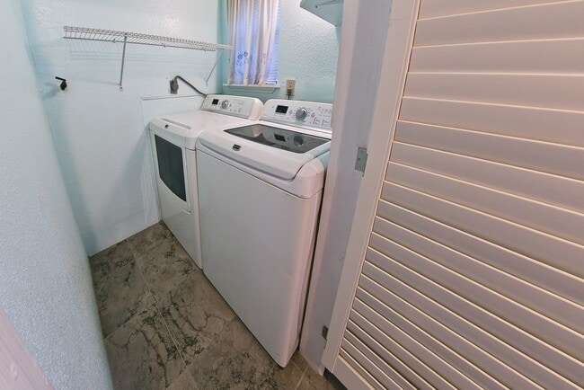 Building Photo - 8435 Sterlingshire St