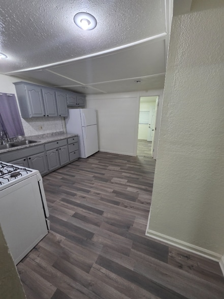 Building Photo - 9208 Park St