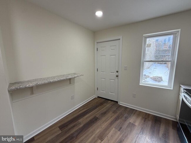 Building Photo - 217 Krams Ave