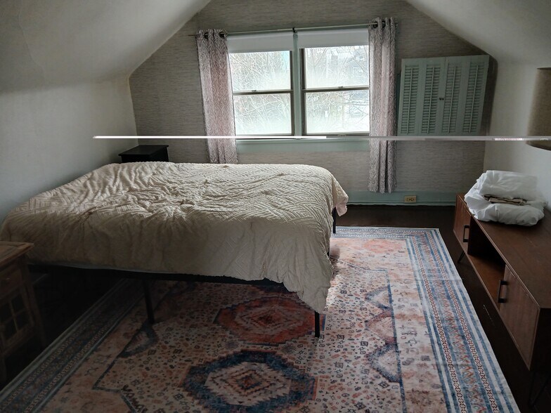 #1 Bedroom - 2461 Fairview Ave