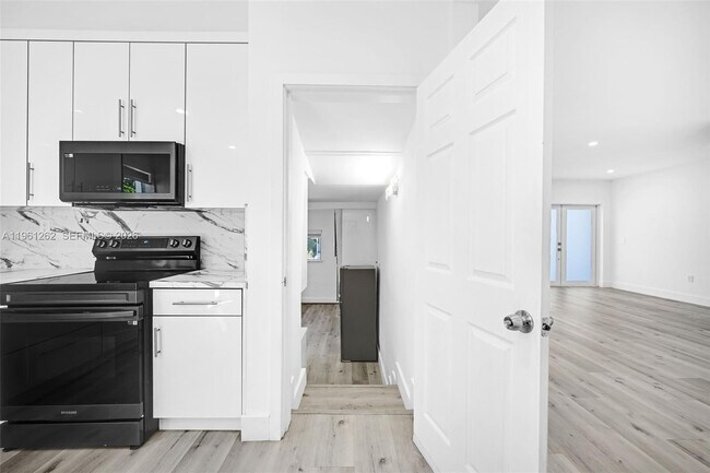 Building Photo - 876 NE 81st St