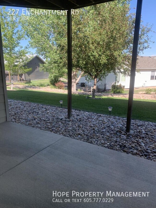 Building Photo - 227 Enchantment Rd