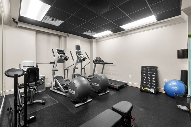 Building Photo - 2 Bed 2 Bath - Mount Vernon Condo - Garage Parking Space Included