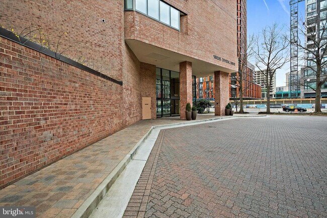 Building Photo - 1805 Crystal Dr