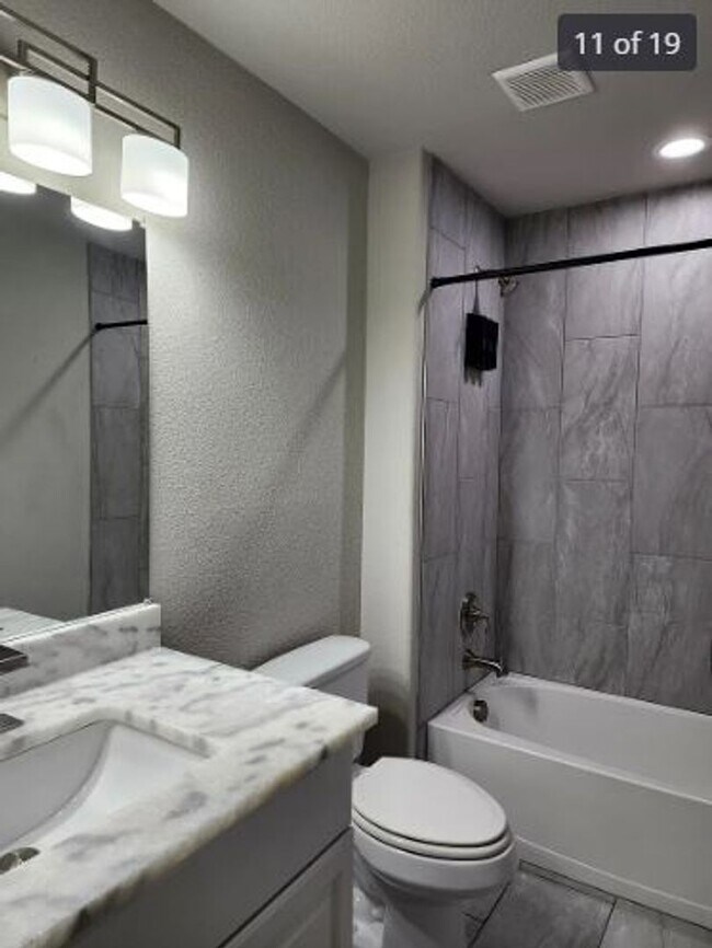 Building Photo - 4740 Fellows Ln