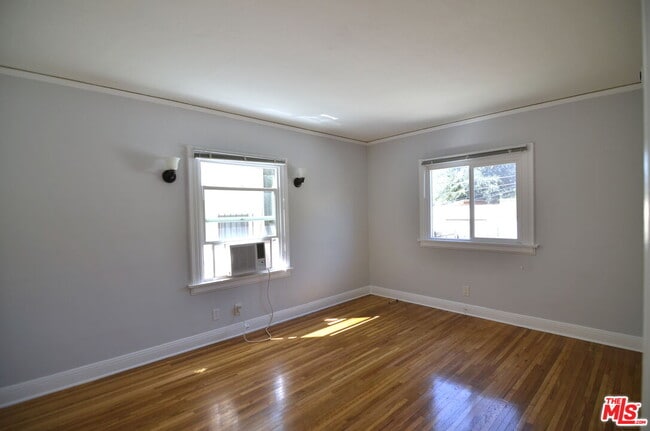 Building Photo - 2021 N Vermont Ave