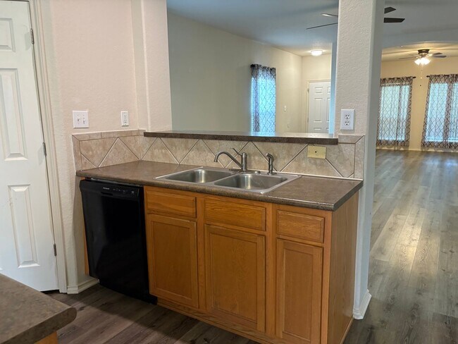 Building Photo - Beautiful home in Town Creek Village - Cibolo