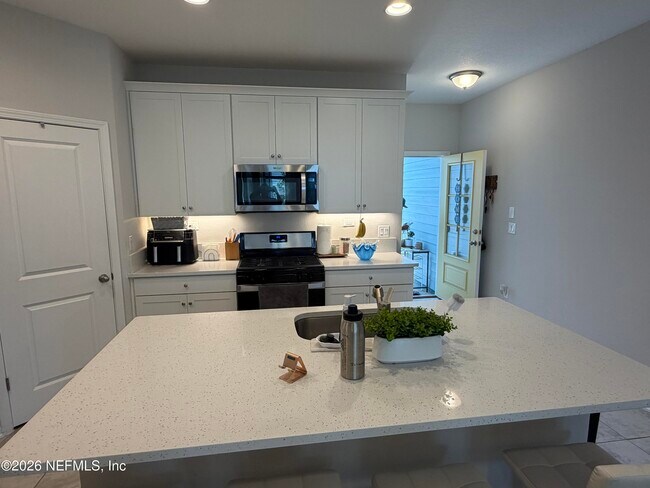 Building Photo - 24 Fieldfare Ln