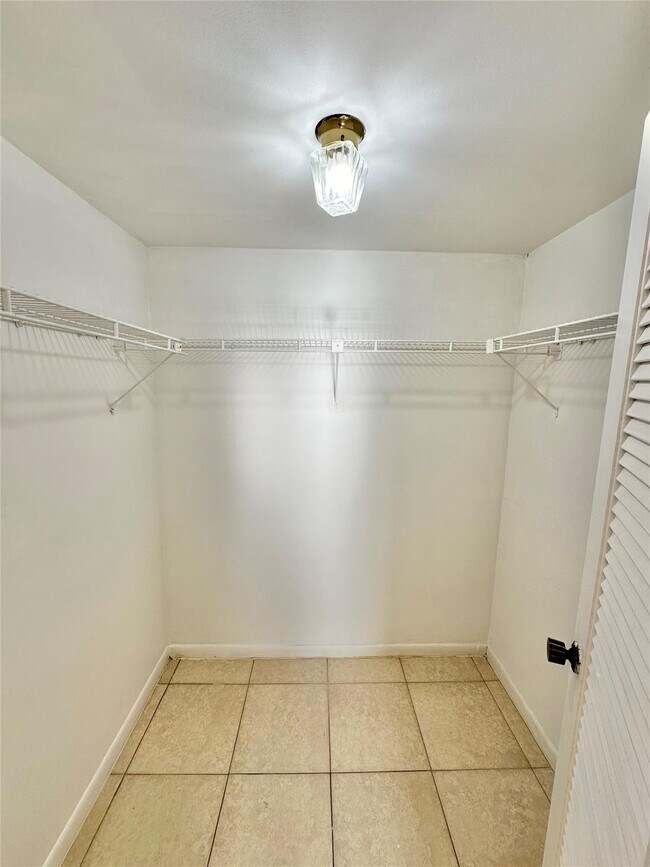 Building Photo - 8900 W Sample Rd