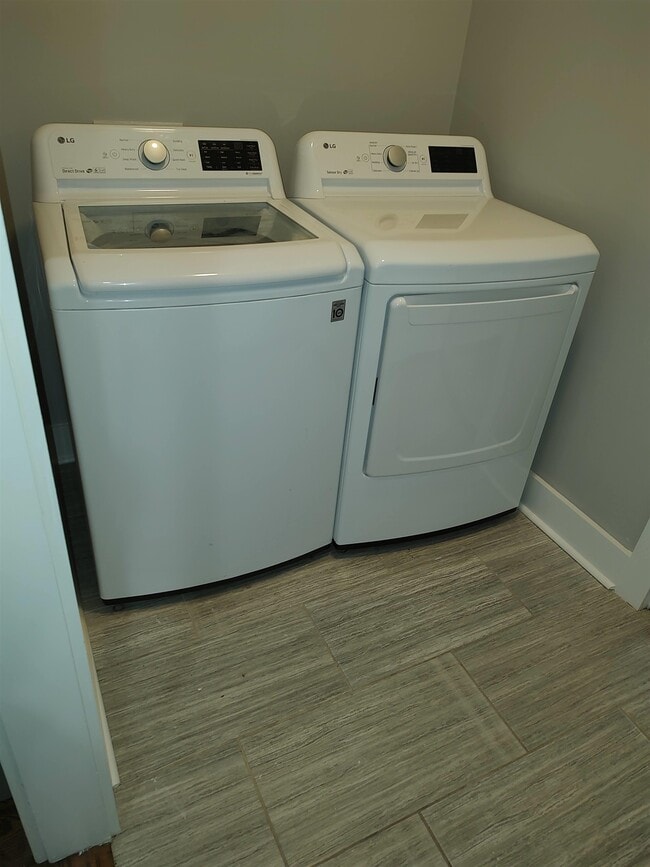 Building Photo - 3549 Esplanade Way