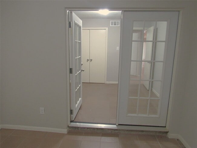Building Photo - 8414 Beechnut St