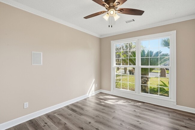 Building Photo - Mayfair Home For Lease with Backyard Oasis!