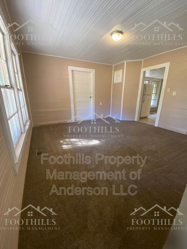 Building Photo - 1018 Cothran Cir