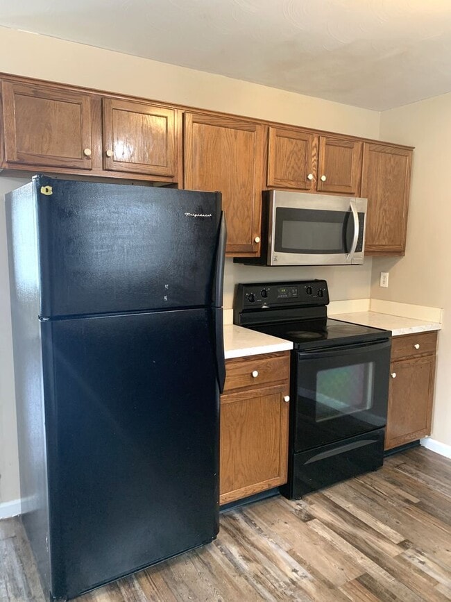 Building Photo - MOVE IN READY, APPLY NOW!!