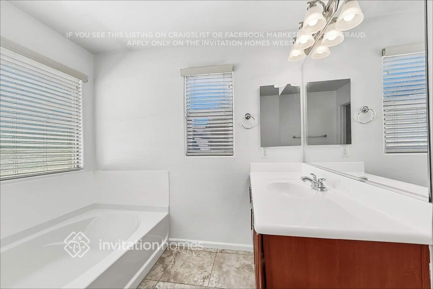 Building Photo - 1407 S Moccasin Trail